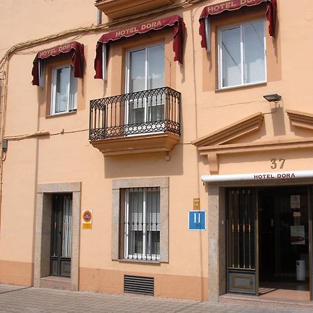 Hotel Dora Пласенсия Экстерьер фото