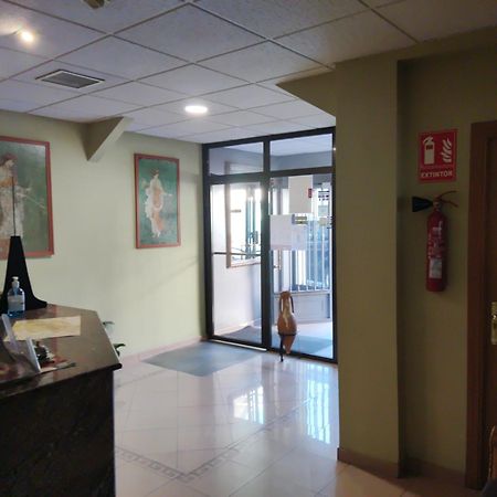 Hotel Dora Пласенсия Экстерьер фото