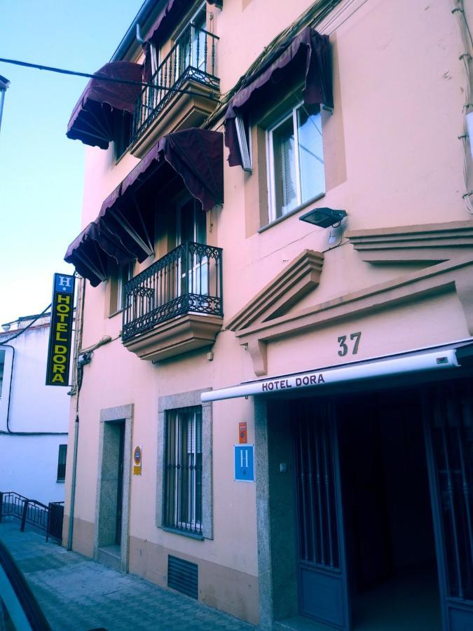 Hotel Dora Пласенсия Экстерьер фото
