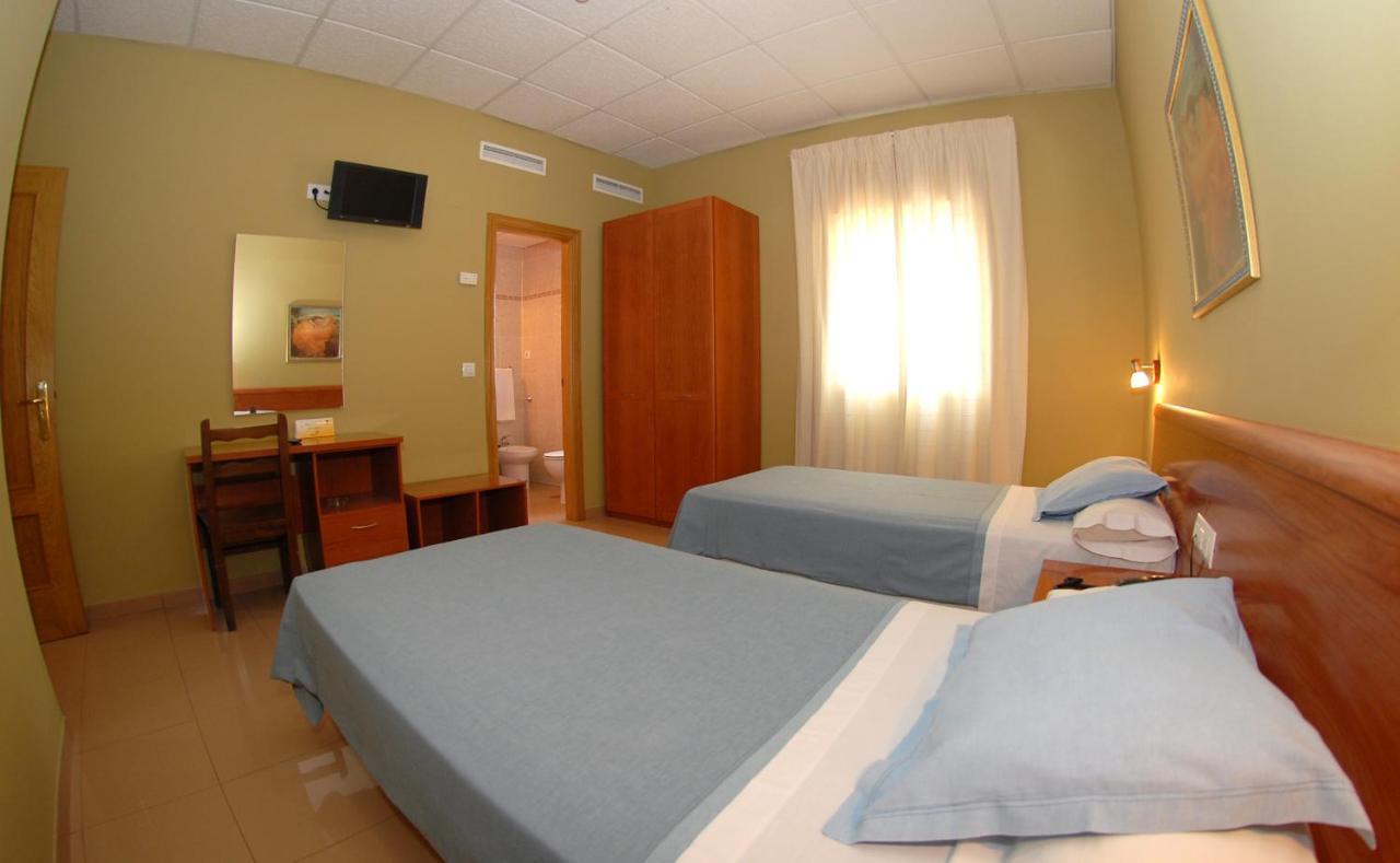 Hotel Dora Пласенсия Экстерьер фото
