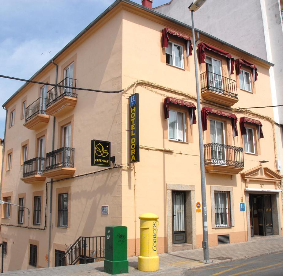 Hotel Dora Пласенсия Экстерьер фото