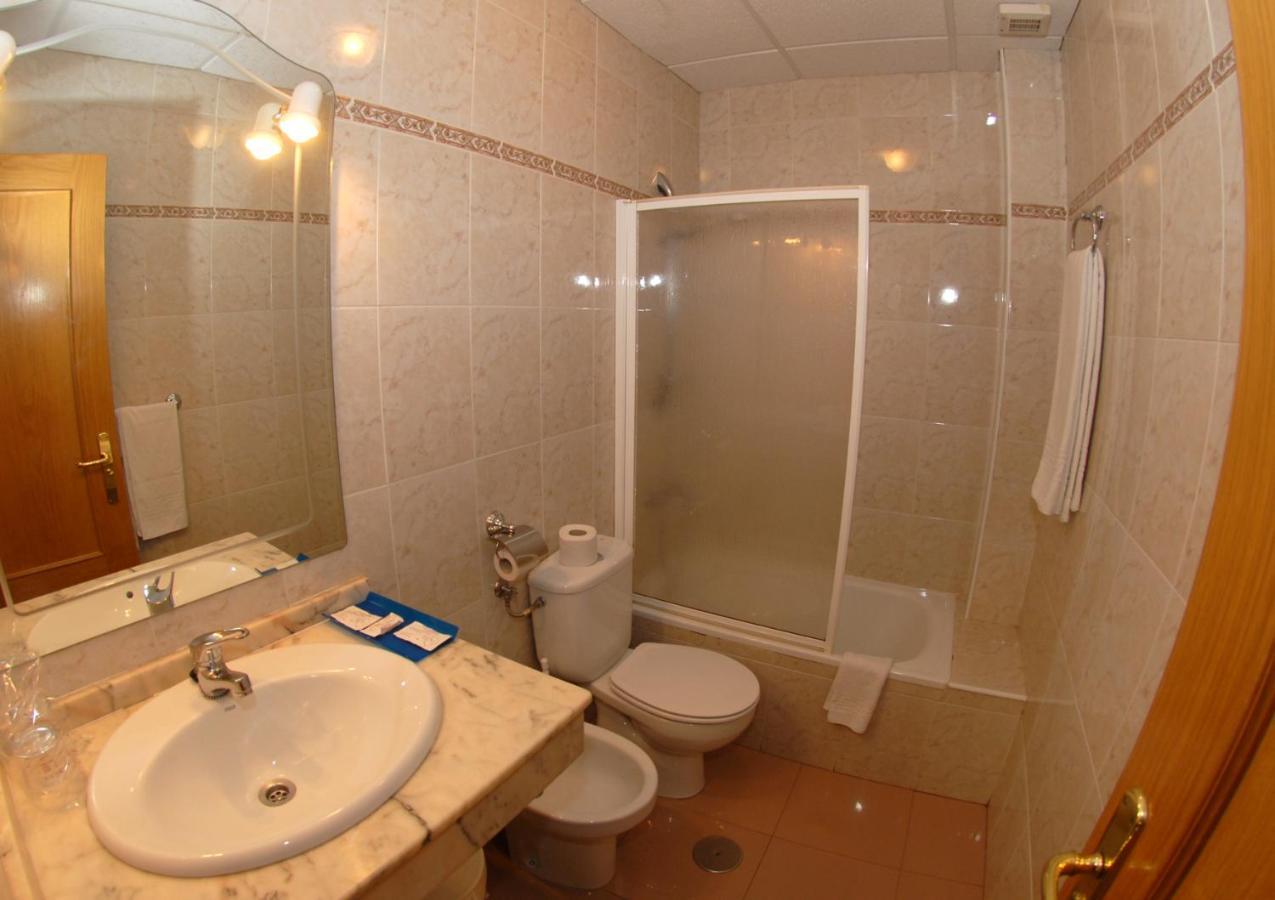 Hotel Dora Пласенсия Экстерьер фото