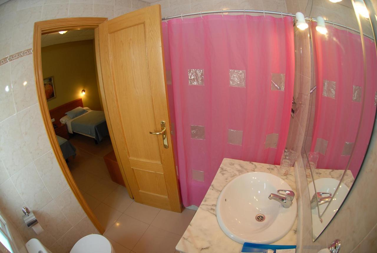 Hotel Dora Пласенсия Экстерьер фото
