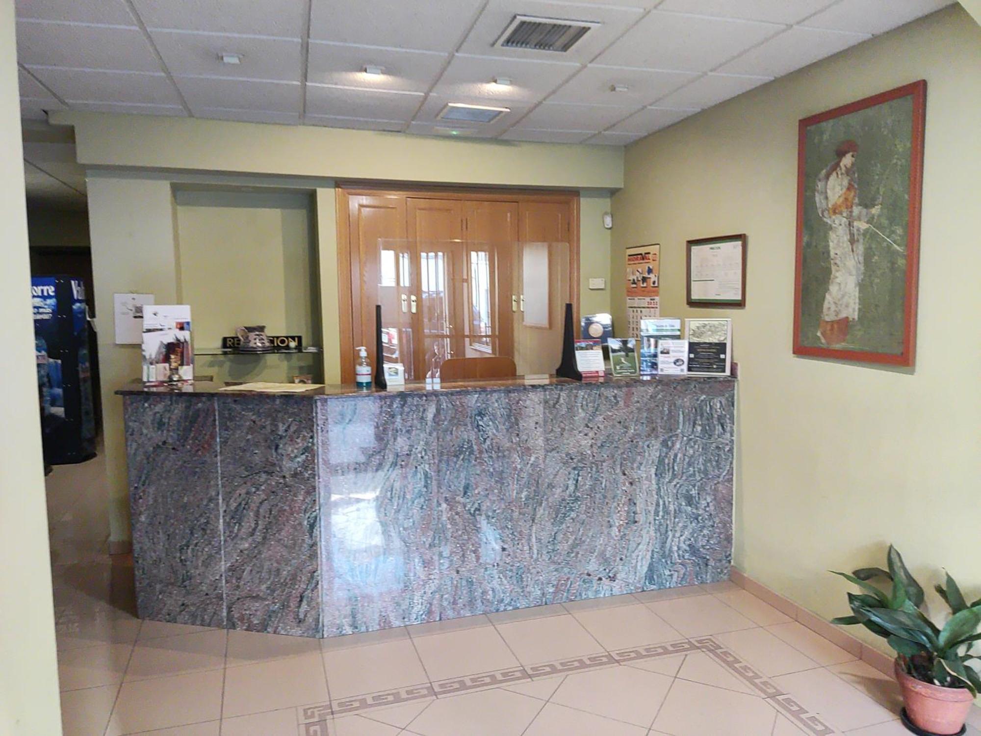 Hotel Dora Пласенсия Экстерьер фото