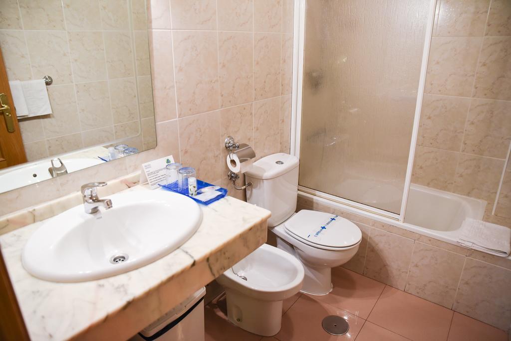 Hotel Dora Пласенсия Экстерьер фото