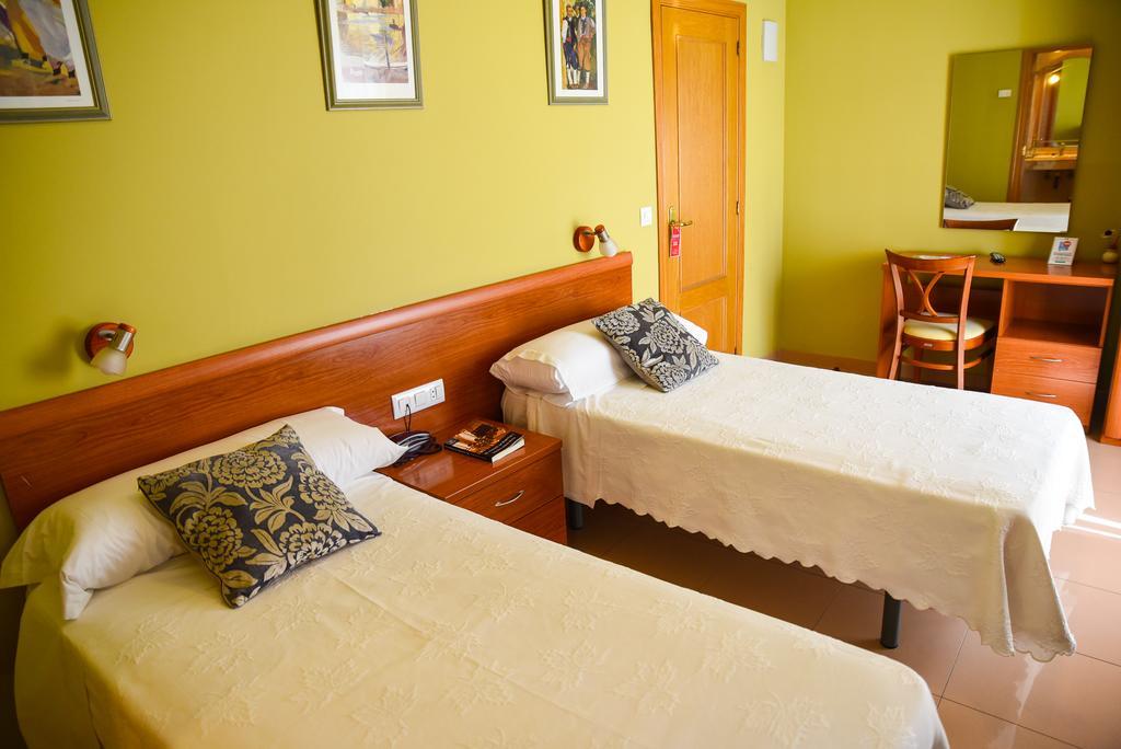 Hotel Dora Пласенсия Экстерьер фото