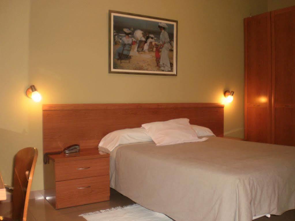 Hotel Dora Пласенсия Экстерьер фото