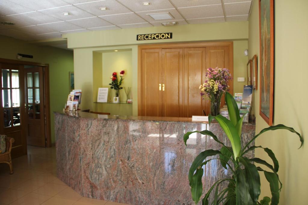 Hotel Dora Пласенсия Экстерьер фото