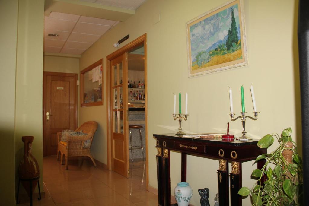 Hotel Dora Пласенсия Экстерьер фото