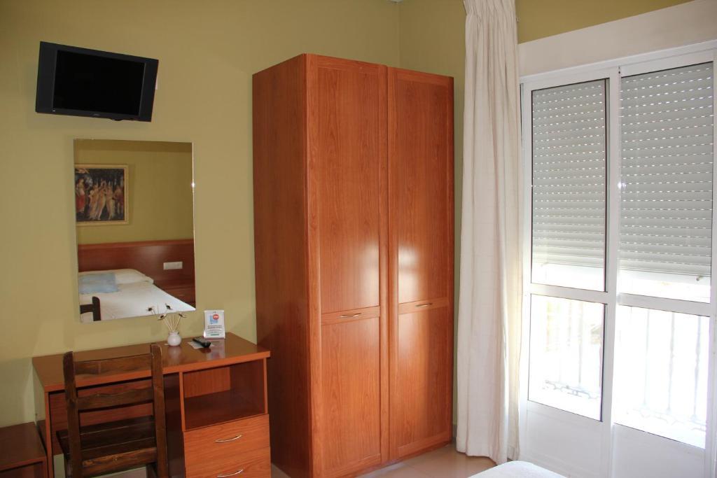 Hotel Dora Пласенсия Экстерьер фото