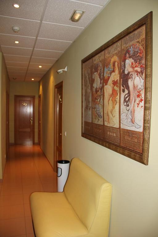 Hotel Dora Пласенсия Экстерьер фото