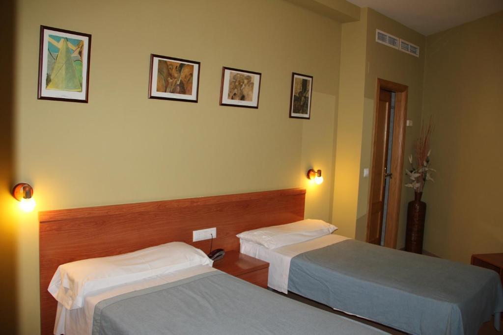 Hotel Dora Пласенсия Экстерьер фото